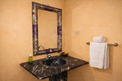Salle de bain de la chambre triple à l'auberge La Vallée des Dunes