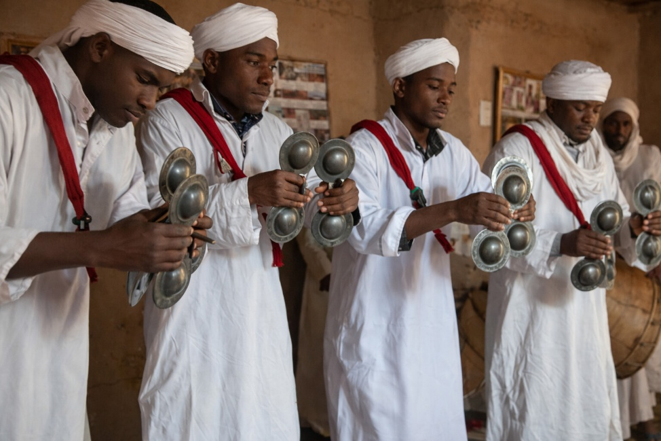 À une quinzaine de minutes de l'auberge La vallée des Dunes, le village de Khamlia est réputé pour sa musique gnawa.